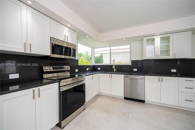 6640 SW 7 ST., Pembroke Pines, FL 33023