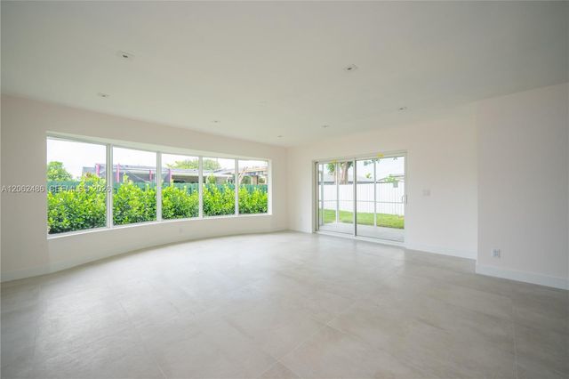 6640 SW 7 ST., Pembroke Pines, FL 33023