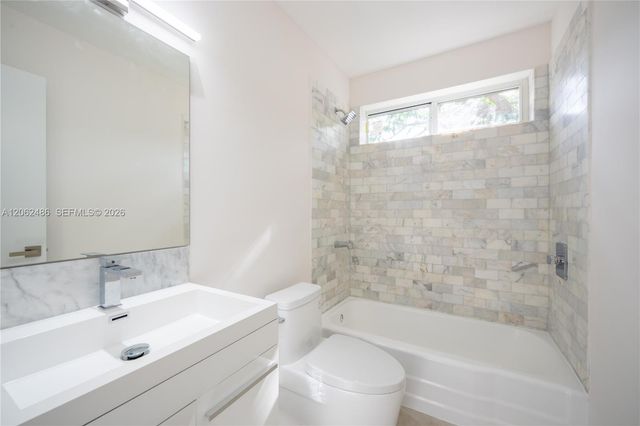 6640 SW 7 ST., Pembroke Pines, FL 33023