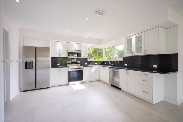 6640 SW 7 ST., Pembroke Pines, FL 33023