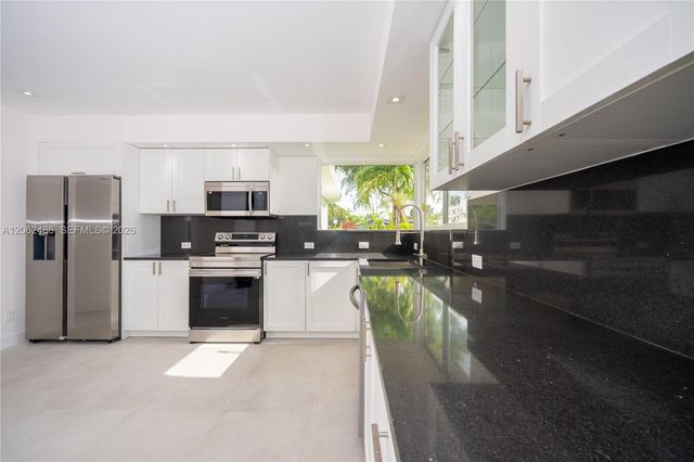 6640 SW 7 ST., Pembroke Pines, FL 33023