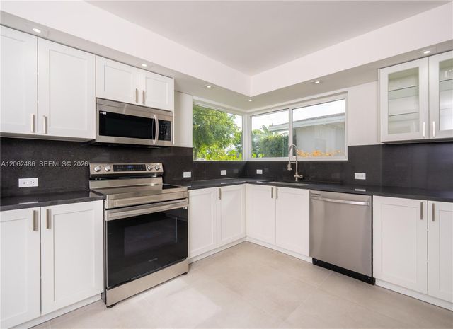 6640 SW 7 ST., Pembroke Pines, FL 33023