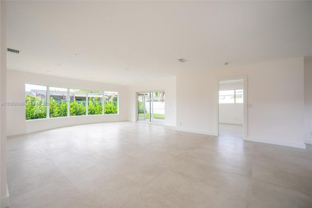 6640 SW 7 ST., Pembroke Pines, FL 33023