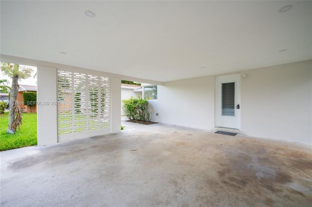 6640 SW 7 ST., Pembroke Pines, FL 33023