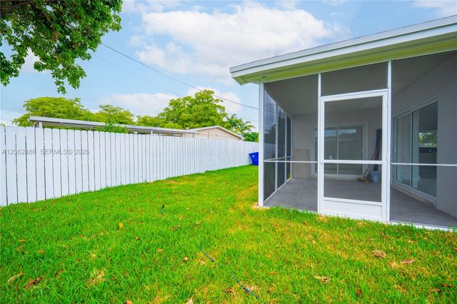 6640 SW 7 ST., Pembroke Pines, FL 33023