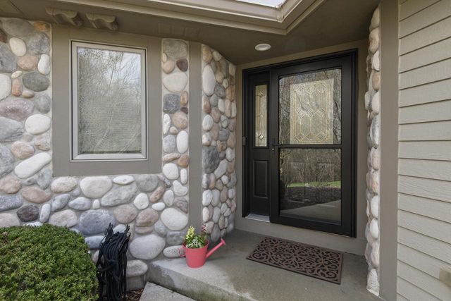 426 Oak Tree COURT, Hartland, WI 53029