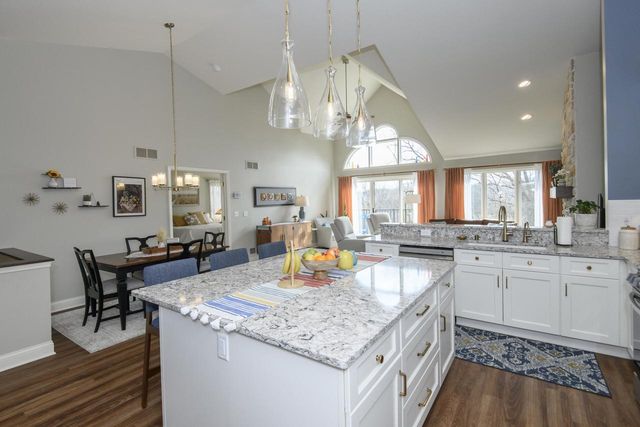 426 Oak Tree COURT, Hartland, WI 53029