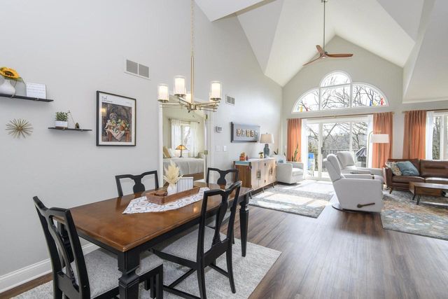 426 Oak Tree COURT, Hartland, WI 53029