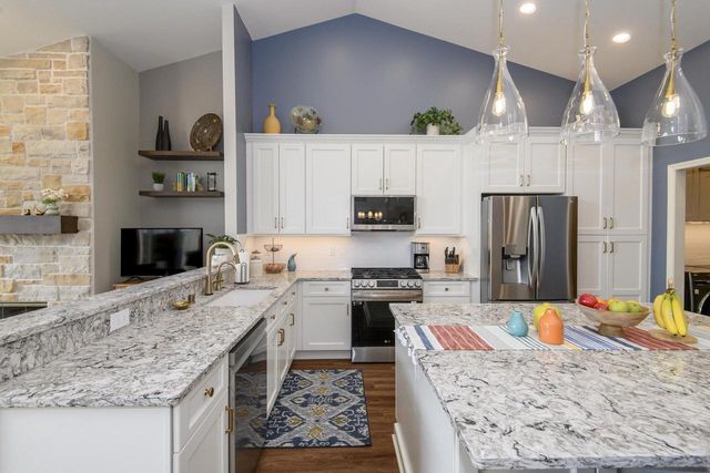 426 Oak Tree COURT, Hartland, WI 53029