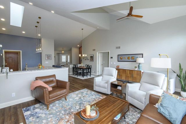 426 Oak Tree COURT, Hartland, WI 53029