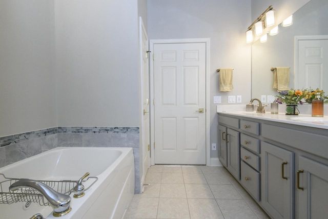 426 Oak Tree COURT, Hartland, WI 53029