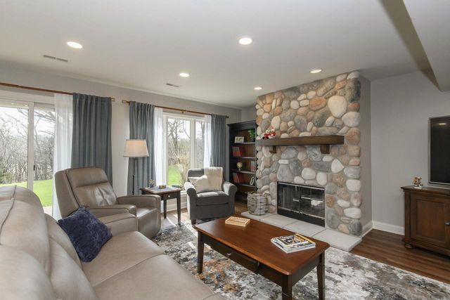426 Oak Tree COURT, Hartland, WI 53029