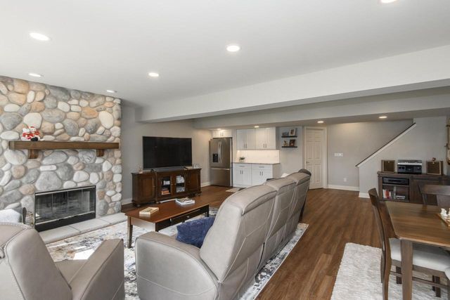 426 Oak Tree COURT, Hartland, WI 53029