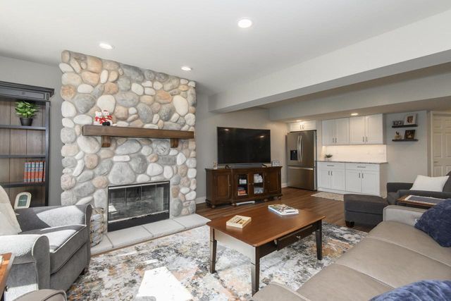 426 Oak Tree COURT, Hartland, WI 53029