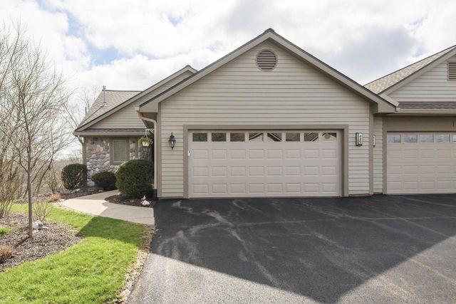 426 Oak Tree COURT, Hartland, WI 53029