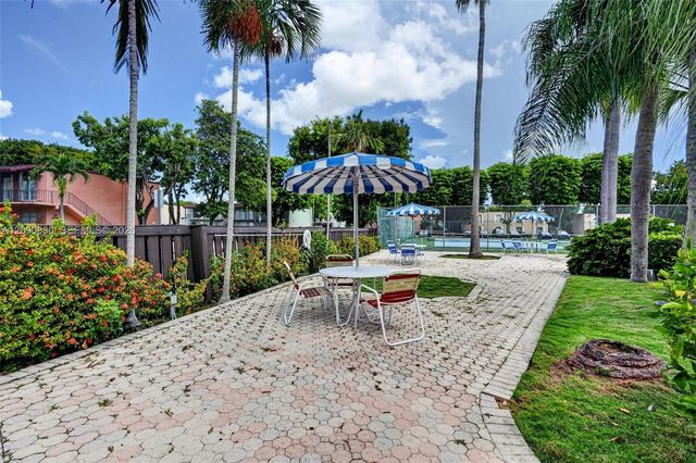 10786 N Kendall Drive D14, Miami, FL 33176