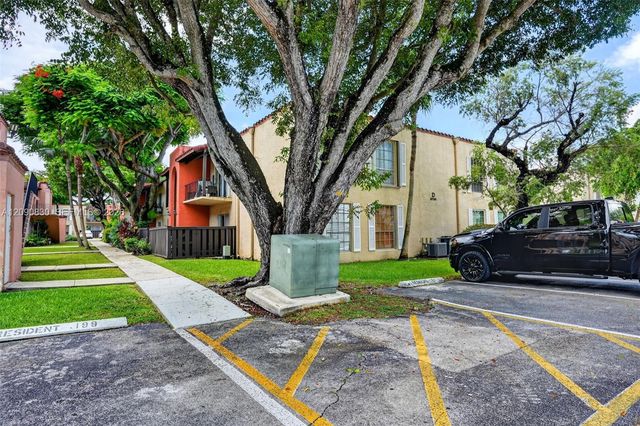 10786 N Kendall Drive D14, Miami, FL 33176
