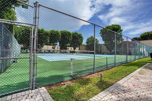 10786 N Kendall Drive D14, Miami, FL 33176