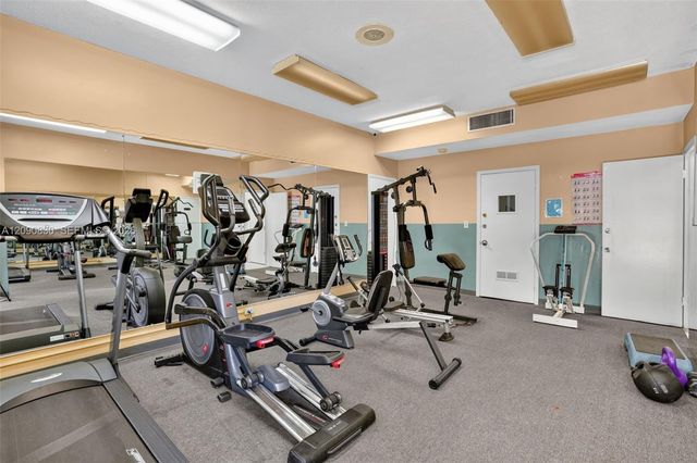 10786 N Kendall Drive D14, Miami, FL 33176