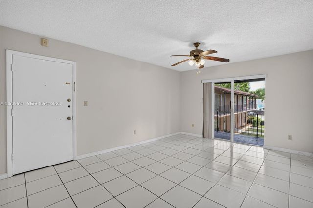 10786 N Kendall Drive D14, Miami, FL 33176