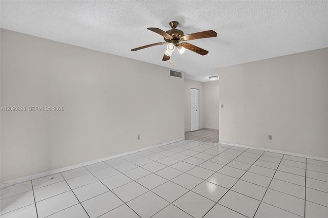 10786 N Kendall Drive D14, Miami, FL 33176