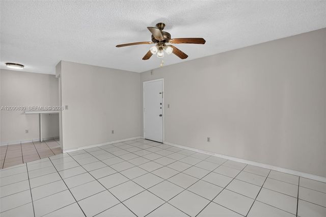 10786 N Kendall Drive D14, Miami, FL 33176