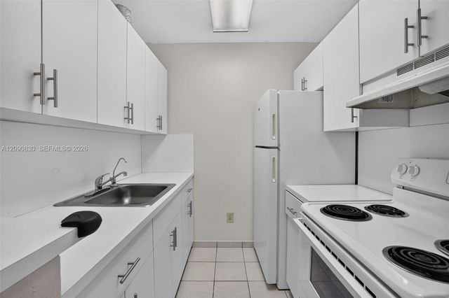 10786 N Kendall Drive D14, Miami, FL 33176