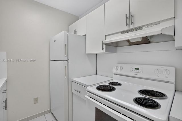 10786 N Kendall Drive D14, Miami, FL 33176
