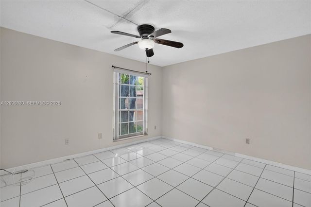 10786 N Kendall Drive D14, Miami, FL 33176