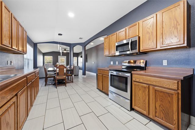 12800 Sky Harbor DR, Del Valle, TX 78617