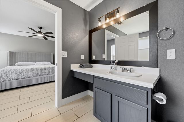 12800 Sky Harbor DR, Del Valle, TX 78617