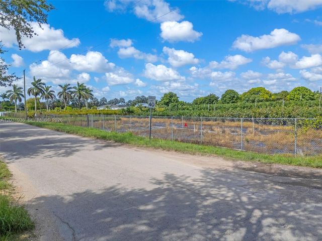 198 SW Thavenue 208 Street, Miami, FL 33187