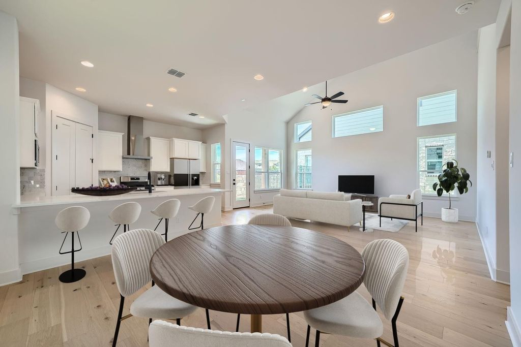 1531 N Red Bud LN 33, Round Rock, TX 78665