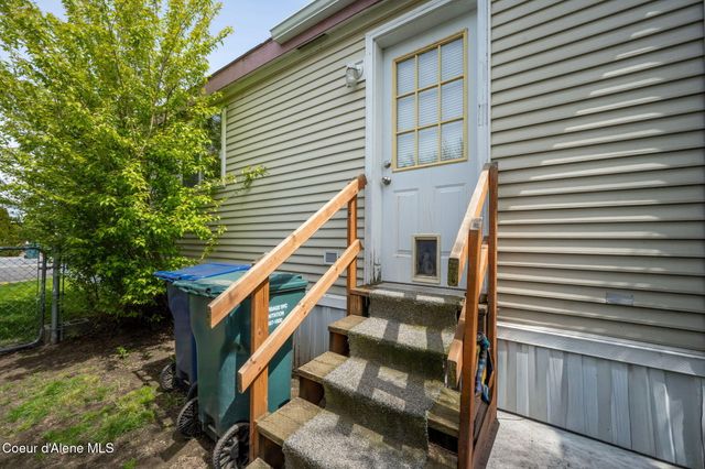2082 W Yorkshire AVE, Coeur D'alene, ID 83815