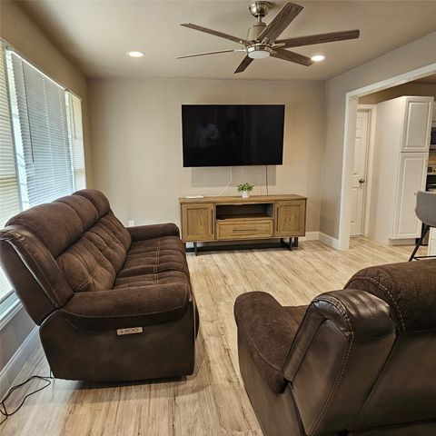 802 Brown Trail, Bedford, TX 76022