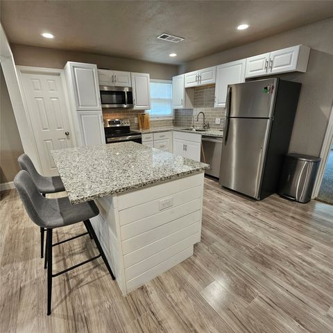 802 Brown Trail, Bedford, TX 76022