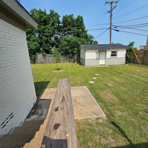 802 Brown Trail, Bedford, TX 76022