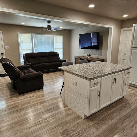 802 Brown Trail, Bedford, TX 76022