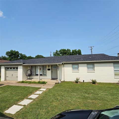 802 Brown Trail, Bedford, TX 76022