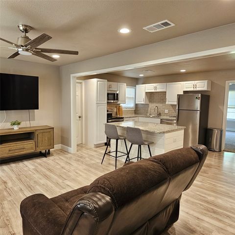802 Brown Trail, Bedford, TX 76022