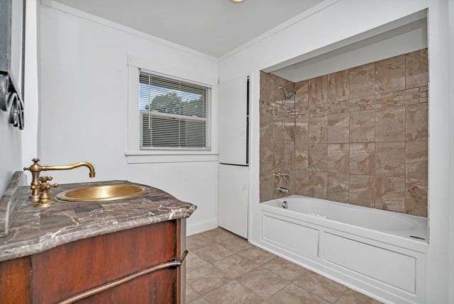 1057 W Park Front Street, Joliet, IL 60436