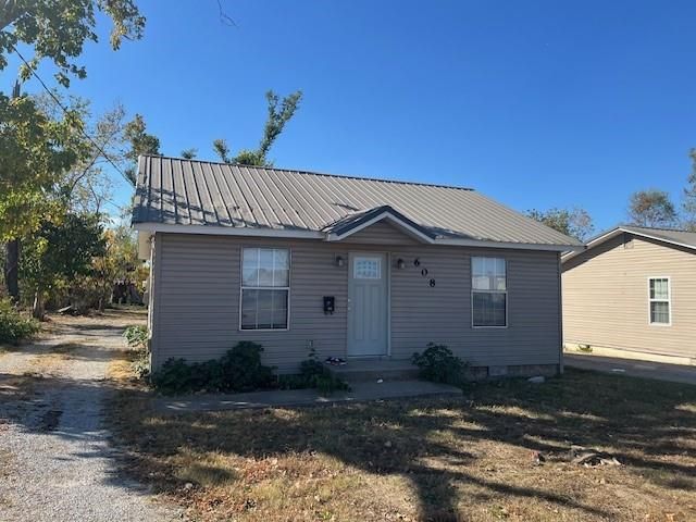612 N 8th Street, Rogers, AR 72756