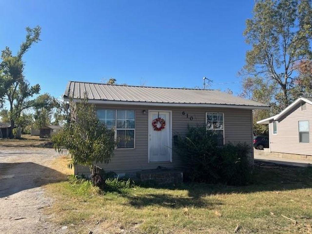 612 N 8th Street, Rogers, AR 72756