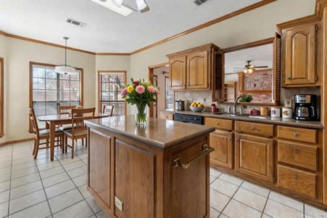 8 Edgewater Cove, Maumelle, AR 72113