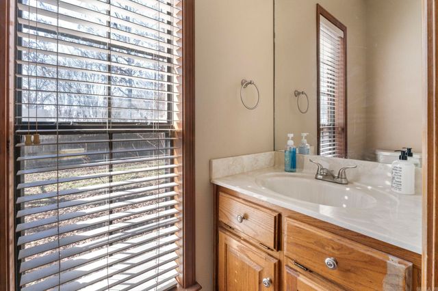 8 Edgewater Cove, Maumelle, AR 72113