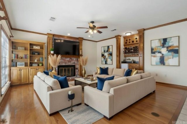 8 Edgewater Cove, Maumelle, AR 72113