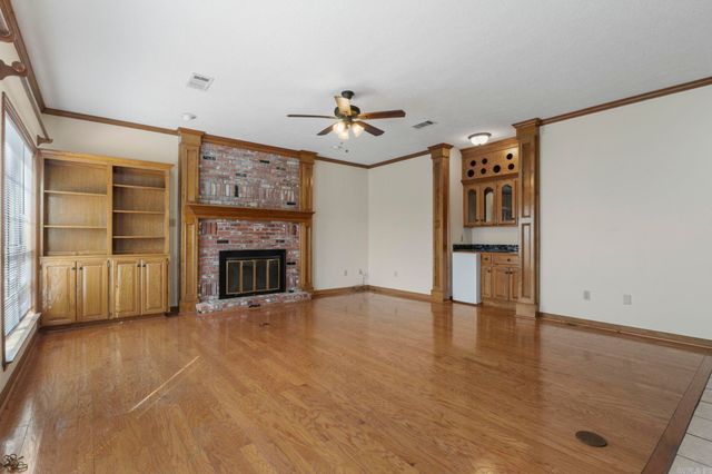 8 Edgewater Cove, Maumelle, AR 72113