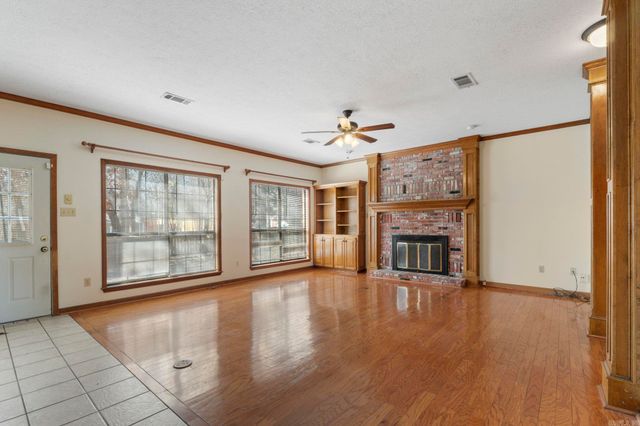 8 Edgewater Cove, Maumelle, AR 72113