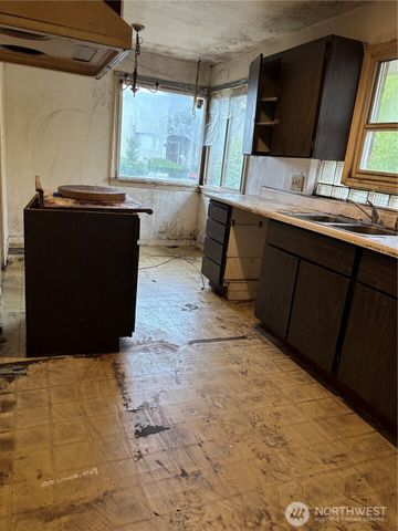 9208 17th Avenue SW, Seattle, WA 98106