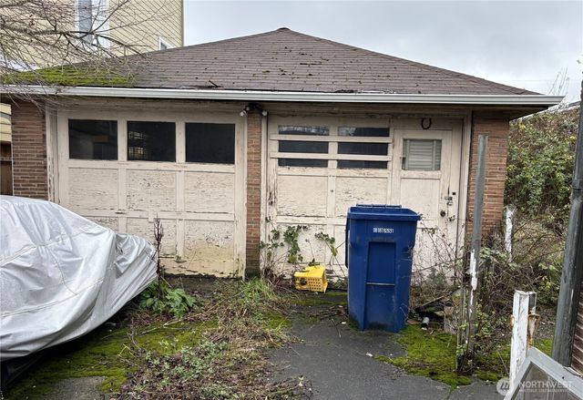 9208 17th Avenue SW, Seattle, WA 98106